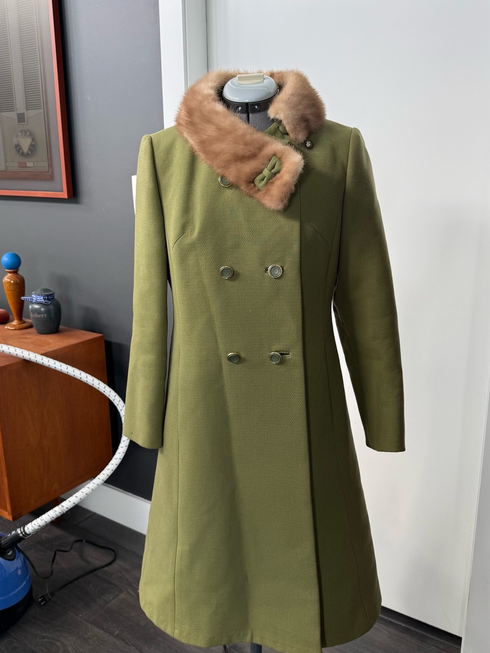 Vintage Olive Green Double-Breasted Coat with Faux Fur Collar - Picture 1 of 11